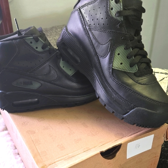 Nike Men's Black High-Top Boot Sneakers - Picture 1 of 3